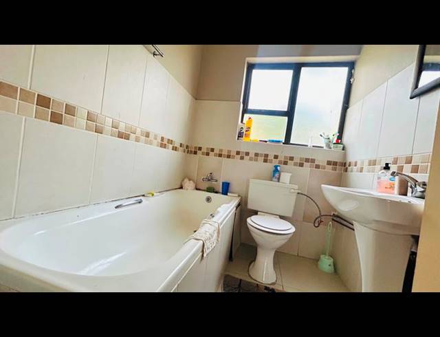 2 BEDROOM DUPLEX FOR SALE IN FAIRVIEW